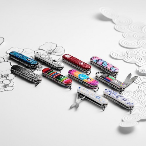 Складаний ніж-брелок Victorinox Classic Limited Edition 2021" Retro TV " (0.6223.L2104) 