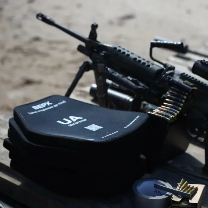Комплект бронеплит поліетиленових Ukrarmor 3 класу. Вага 3.6 кг. Розмір XL (27.5х35 см.) комплект 