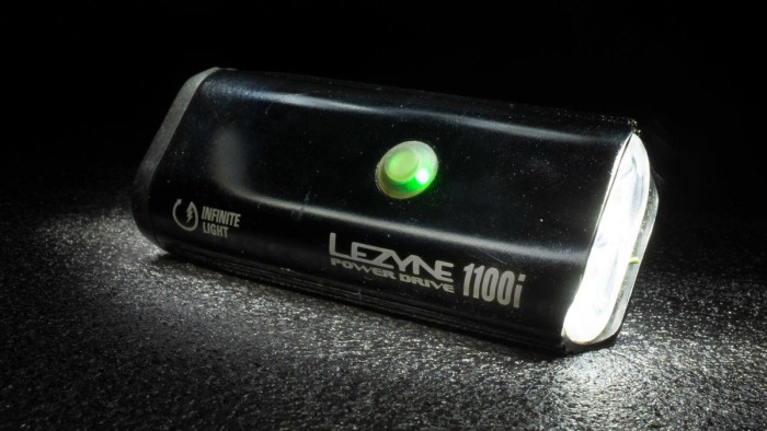 Передня велофара Lezyne POWER DRIVE 1100i LOADED чорний 1100 люменів Y12 