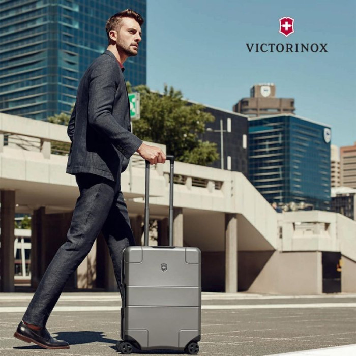 Чемодан на 4 колесах Victorinox Travel Lexicon/Titanium с USB 34 л (Vt602104) 