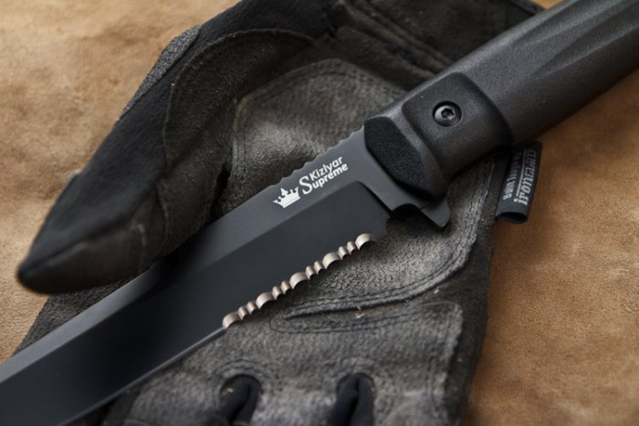 Ніж Kizlyar Supreme Alpha чорний, сталь D2, серрейтор, чорні піхви 