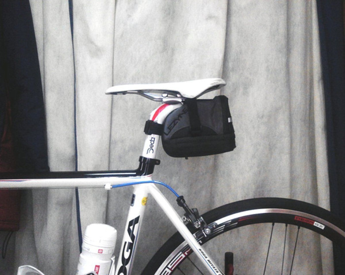 Підсідельна сумка Lezyne L-CADDY 1,2 л Y13 червоно-чорна 