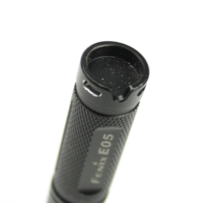 Ліхтар Fenix E05, потертості на корпусі 