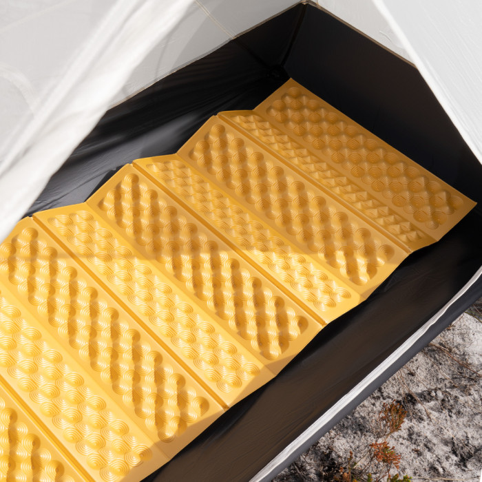 Килимок складний IXPE Naturehike CNK2550WS030, алюмінієва плівка, 18 мм, медово-золотий 