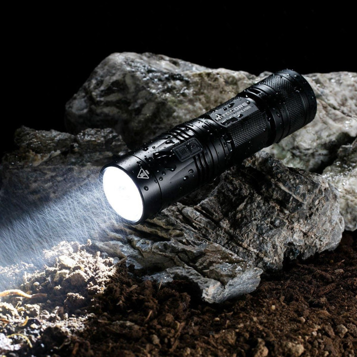 Кишеньковий ліхтар Nitecore R40 з док-станцією, 1000 люмен 