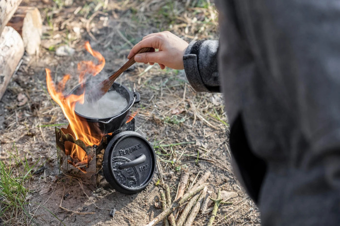 Казан-жарівня чавунна Petromax Dutch Oven ft0.5 на ніжках 0,6 л 
