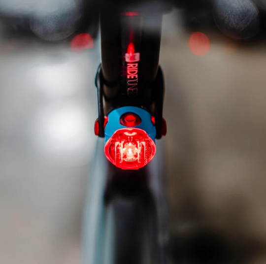 Задній велосипедний ліхтар Lezyne FEMTO USB DRIVE REAR білий 5 люменів Y13 