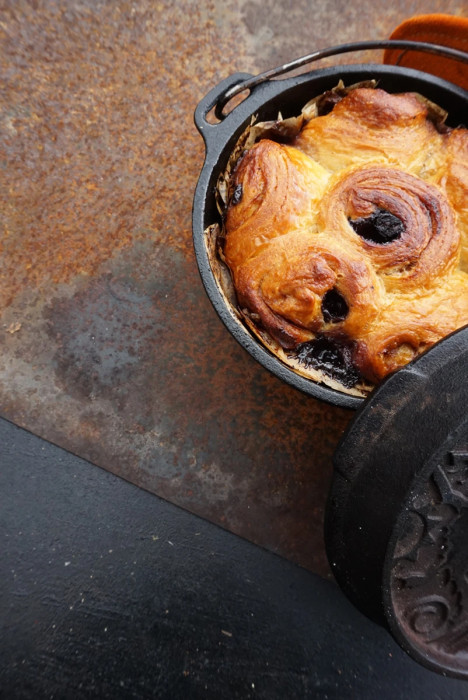 Казан-жарівня чавунна Petromax Dutch Oven ft1 на ніжках 0,9 л 