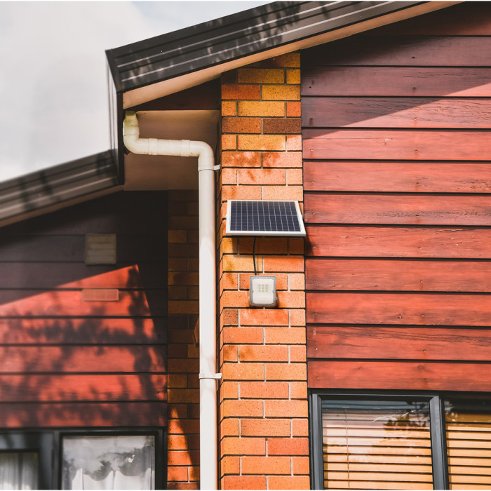 Прожектор автономний VIDEX 10W 5000K 6V Сенсорний (VL-FSO-205-S) 