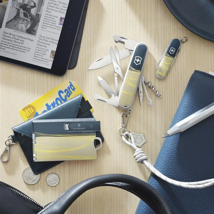 Складаний ніж Victorinox COMPANION New York Style 1.3909.E223 