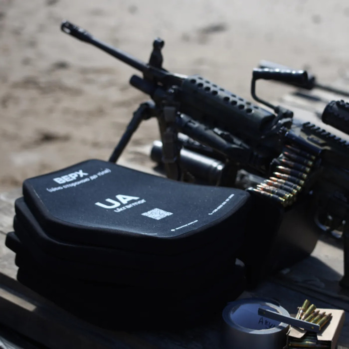 Комплект бронеплит поліетиленових Ukrarmor 3 класу. Вага 2.76 кг. Розмір M (25х30 см.) комплект 
