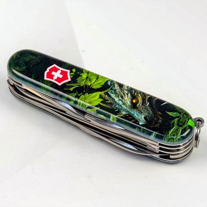 Складаний ніж Victorinox HUNTSMAN ZODIAC Зелений дерев'яний дракон 1.3713.3.Z3240p 
