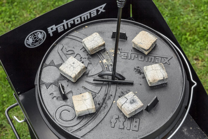 Казан-жарівня чавунна Petromax Dutch Oven ft18 плоске дно 16,1 л 