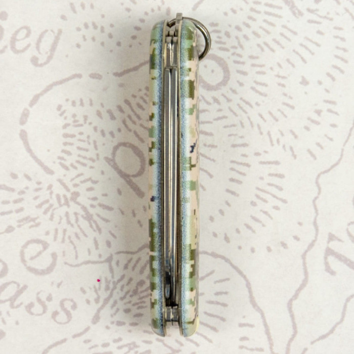 Складаний ніж Victorinox CLASSIC SD ARMY Піксель 0.6223.3.W3940pw