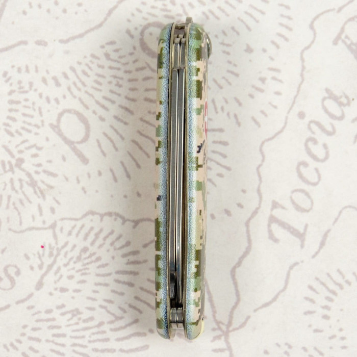 Складаний ніж Victorinox CLASSIC SD ARMY Піксель з черв. Лого 0.6223.3.W3941pw