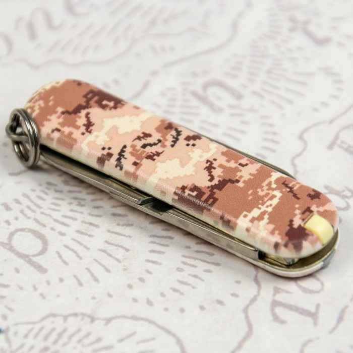 Складаний ніж Victorinox CLASSIC SD ARMY Піксель пісочний 0.6223.7.W3944pw