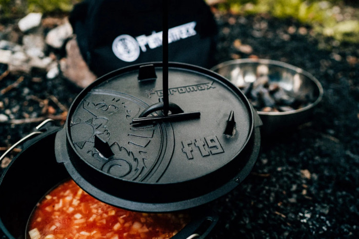 Казан-жарівня чавунна Petromax Dutch Oven ft9 плоске дно 7,5 л 