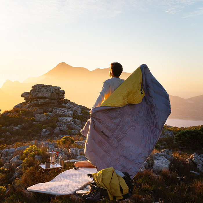 Спальник з натуральним пухом Naturehike CW700 CNK2450WS048, p-р L, чорно-блакитний 