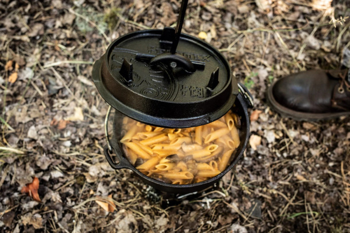 Казан-жарівня чавунна Petromax Dutch Oven ft4.5 на ніжках 3,5 л 