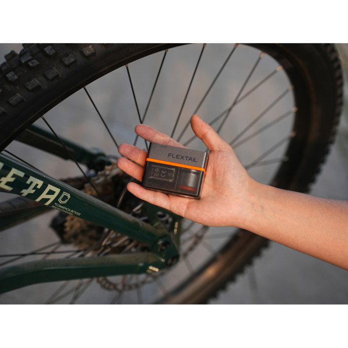 Велосипедний міні насос-задня фара Flextail Tiny Tire Pump ACS, чорний 