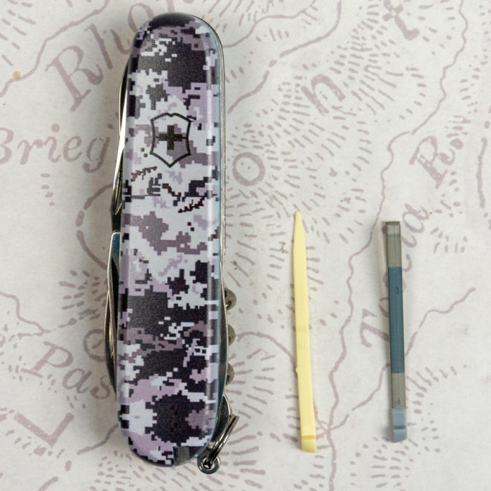 Складаний ніж Victorinox CLIMBER ARMY Піксель синій 1.3703.3.W3942p