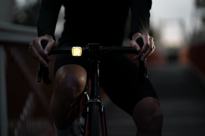 Мигалка передня Knog Blinder Skull Array Front 200 Lumens 