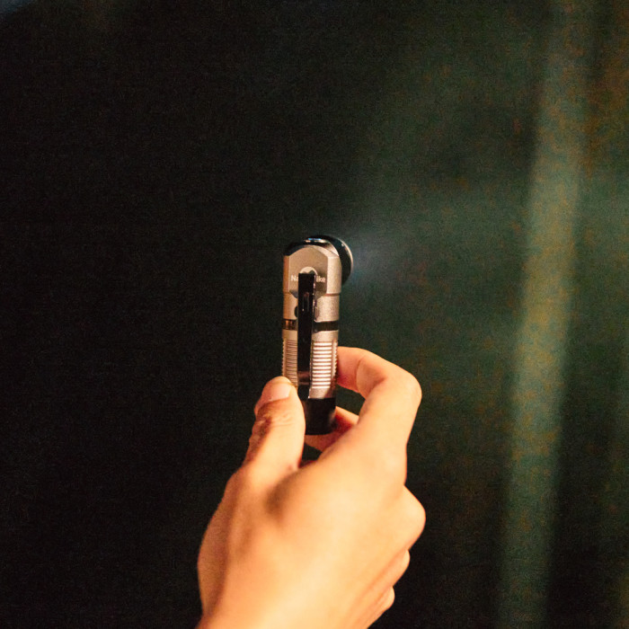 Ліхтар з кліпсою Naturehike CNK2450ZM013, чорно-сірий 