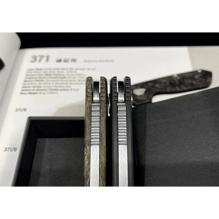 Ніж Maserin W2, M390, fat carbon, чорний 