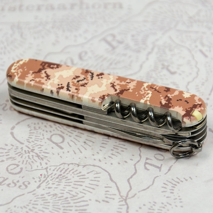 Складаний ніж Victorinox HUNTSMAN ARMY Піксель пісочний з черв. Лого 1.3713.7.W3945p 