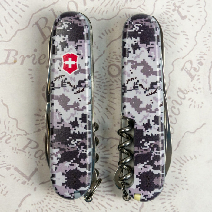 Складаний ніж Victorinox HUNTSMAN ARMY Піксель синій з черв. Лого 1.3713.3.W3943p 