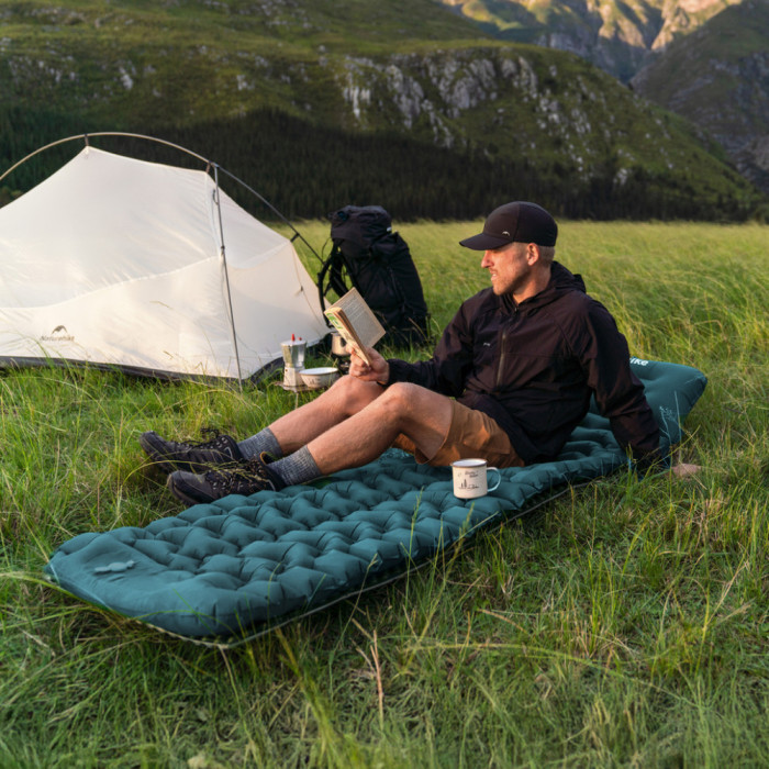Матрац туристичний надувний двомісний Naturehike CNK2550WS019, 200 х 125 х 9.5 см, синій із вбудованою помпою для надування