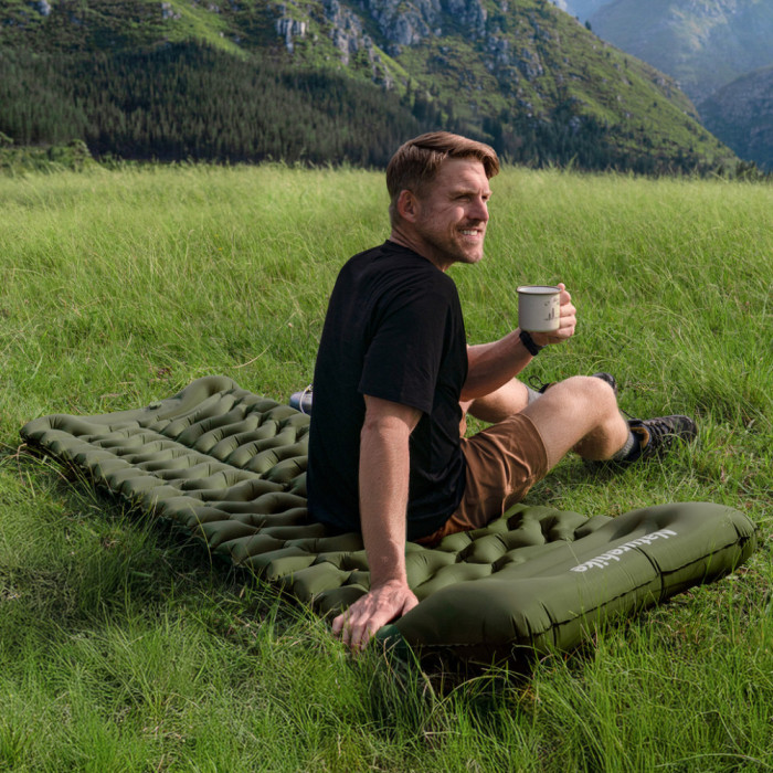 Матрац туристичний надувний двомісний Naturehike CNK2550WS019, 200 х 125 х 9.5 см, синій із вбудованою помпою для надування