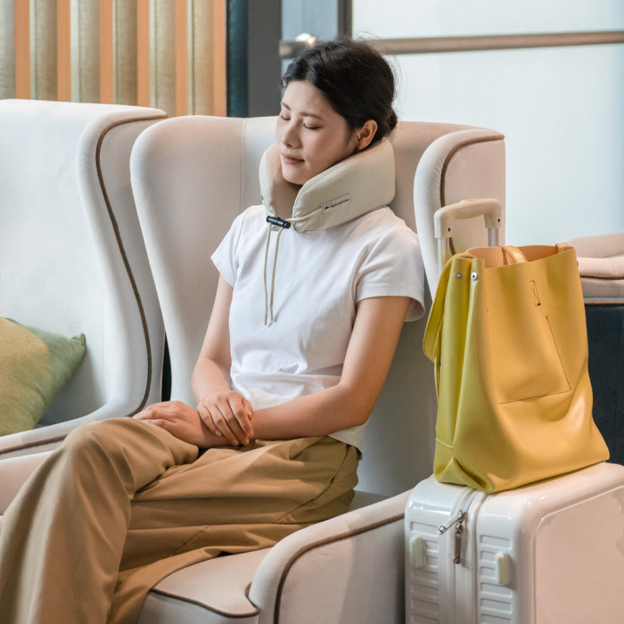 Подушка бавовняна для шиї, з пам'яттю Naturehike CNK2450WS019, бежева 