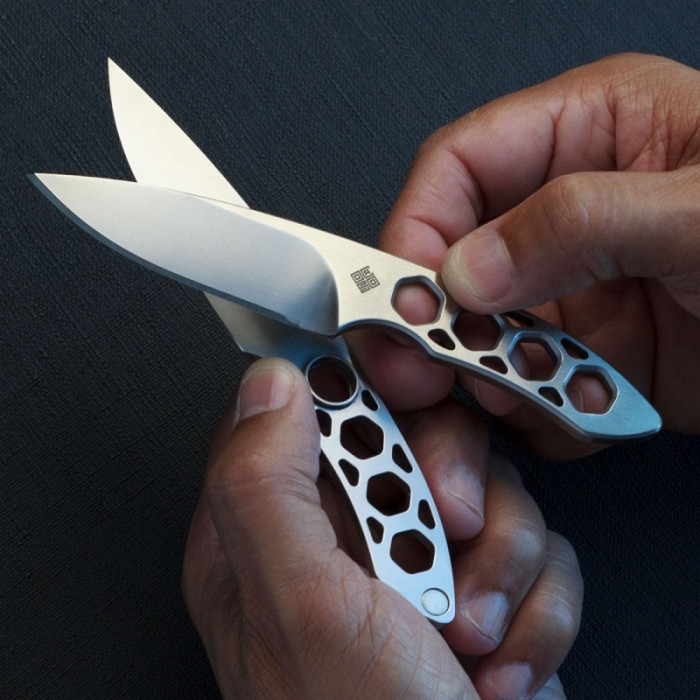 Набір з двох ножів Ocaso Duo Desk Knife Spear Point із підставкою з деревини горіха 