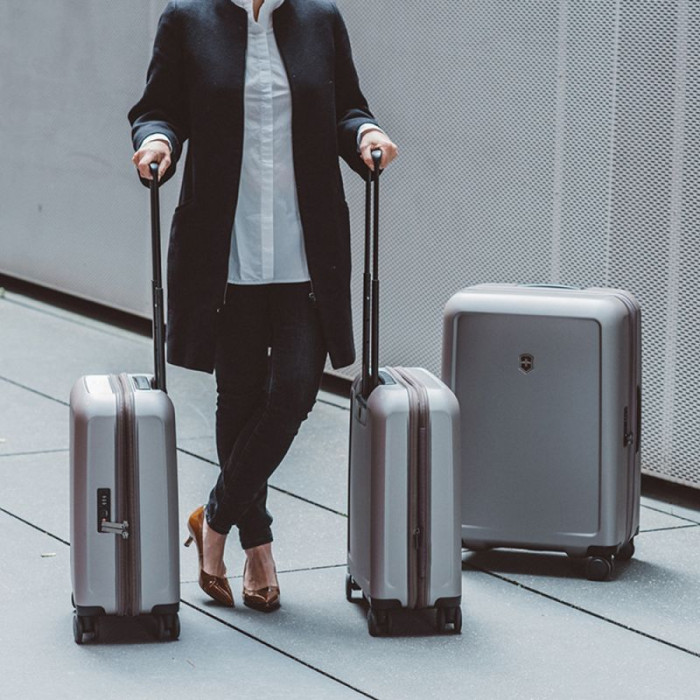 Чемодан на 4 колесах Victorinox Connex Hs/Grey L Expandable 107/121 л (Vt605673) 