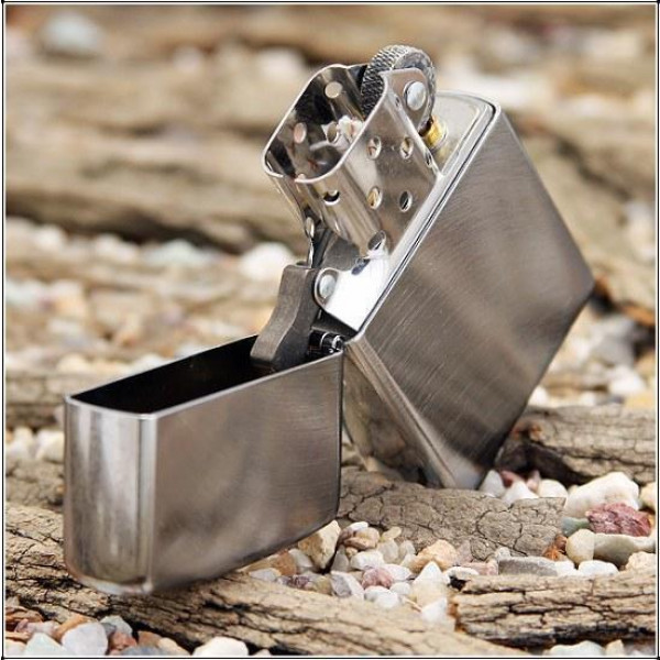 Запальничка Zippo Reg Chrome Arch 24647 