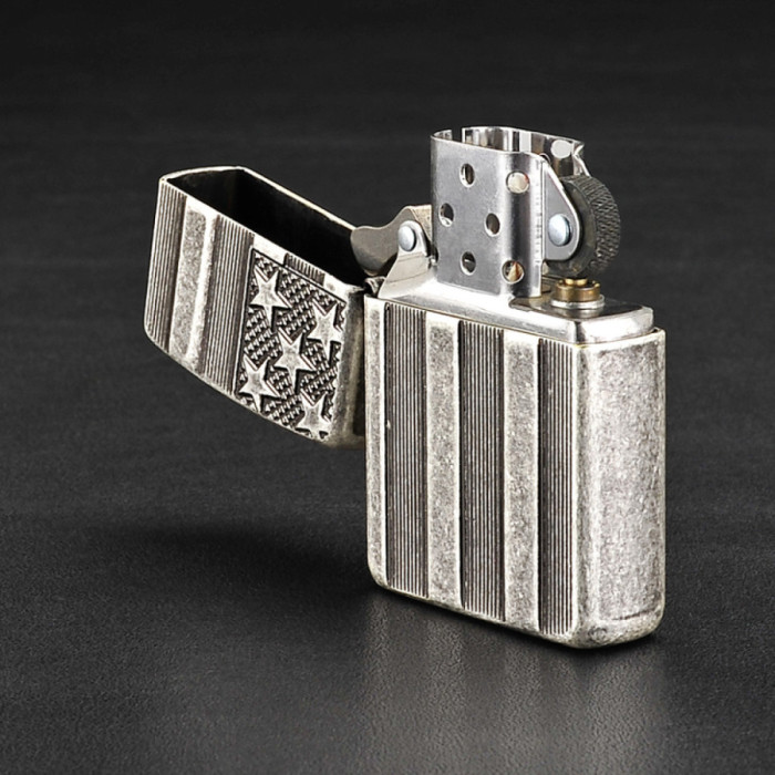 Запальничка Zippo 28973 U.S. Flag Armor Antq Slvr Plate 28974 