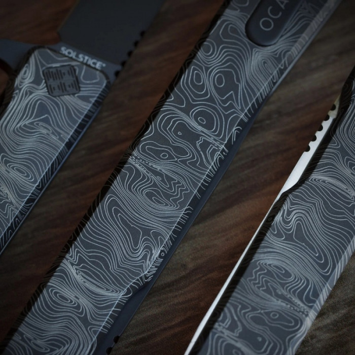 Ніж Ocaso Solstice, Engraved titanium Topo Pattern, Black 