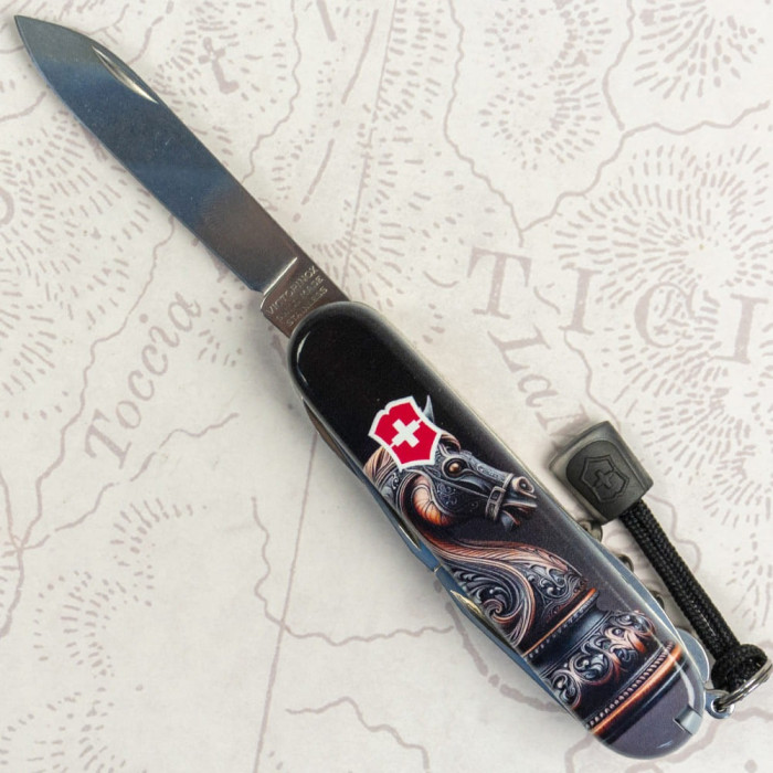 Складаний ніж Victorinox HUNTSMAN ZODIAC Шаховий кінь 1.3713.3.Z5310pk 
