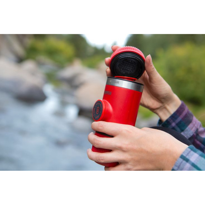 Портативна еспресо-кавоварка Wacaco Nanopresso червона з чохлом, механічна, для меленої кави 