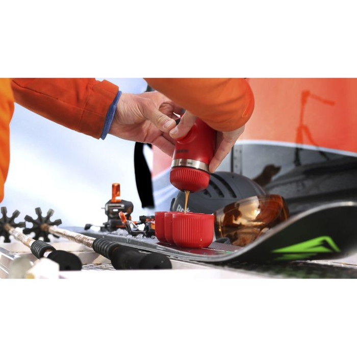 Портативна еспресо-кавоварка Wacaco Nanopresso червона з чохлом, механічна, для меленої кави 