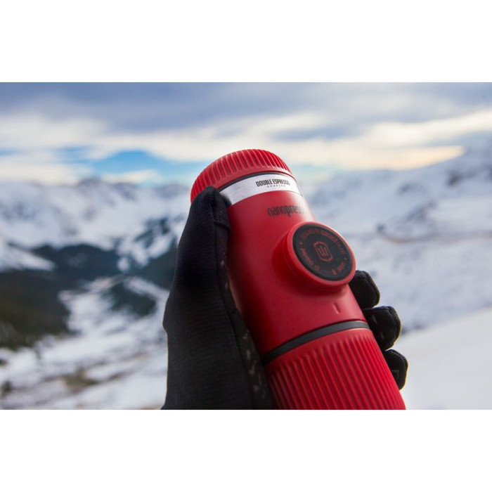 Портативна еспресо-кавоварка Wacaco Nanopresso червона з чохлом, механічна, для меленої кави 