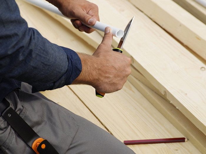 Ніж для важких робіт Fiskars з точилом (156018) 