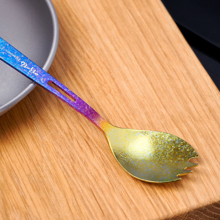 Ложка-виделка з відкривачкою для пляшок титанова TiTo Titanium кольорова з мішечком 