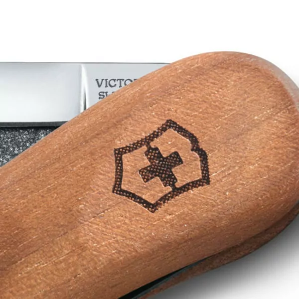 Нож Victorinox Delemont, EvoWood 81, 65 мм 0.6421.63  