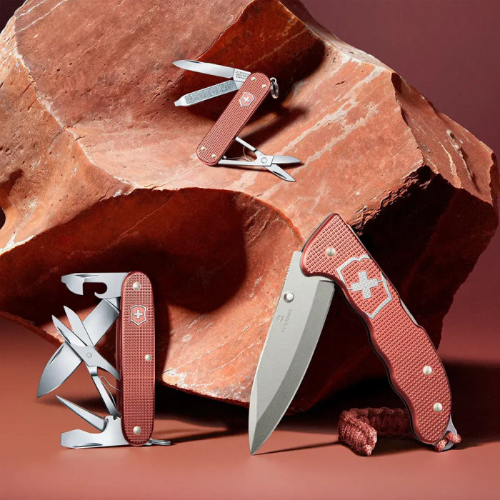 Складной нож Victorinox EVOKE Stone Red 0.9415.L25  