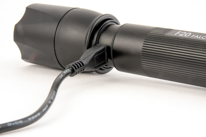 Ручной фонарь Яркий Луч YLP FALCON F20, черный, Cree XP-L HI  