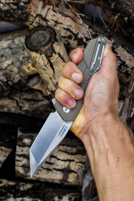 Нож Ruike P138 (бежевый)  