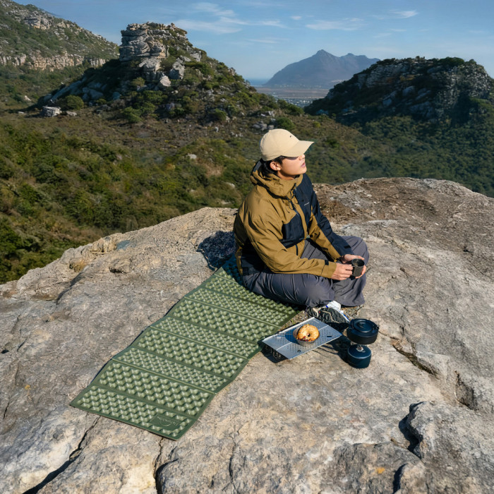 Коврик туристический складной одноместный IXPE Naturehike CNK2650WS010 с алюминиевой пленкой, 185x56x2.3 см, зеленый  