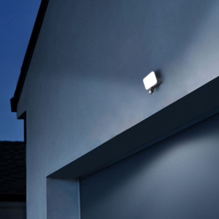 Прожектор VIDEX F3 30W 5000K с датчиком движения 220V Black (VLE-F3-0305B-S)  